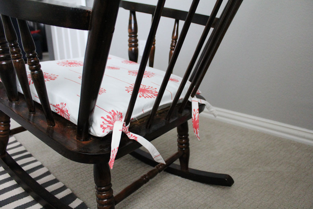 Make your own rocking chair cushions! | www.amusingmj.com